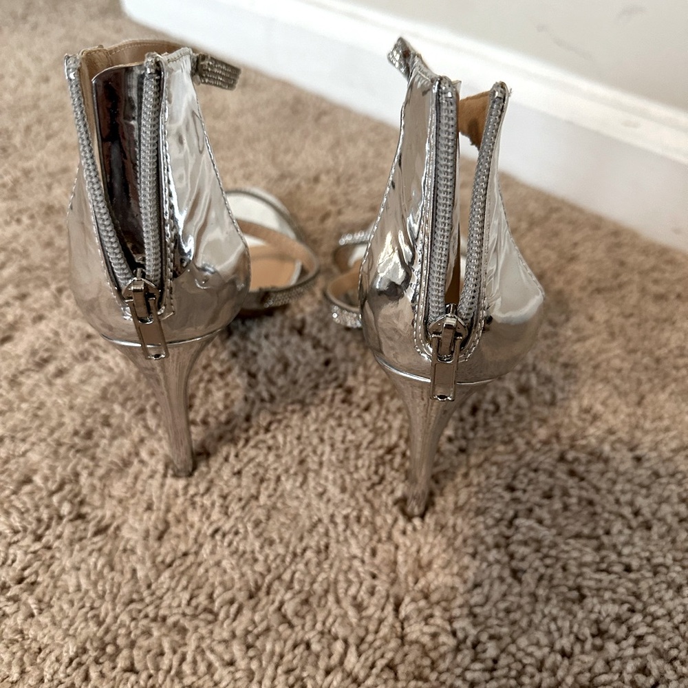 High heel. - Picture 2 of 4